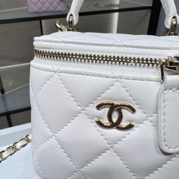 Chanel Mini With Chain white Lambskin Gold Hard