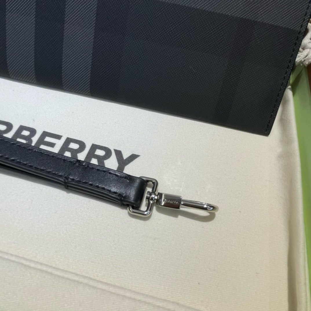 Burberry Edin Check E-canvas Pouch In Charcoal - Slika 7