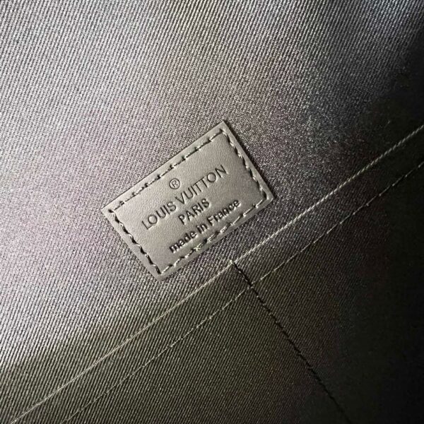 Louis Vuitton messenger