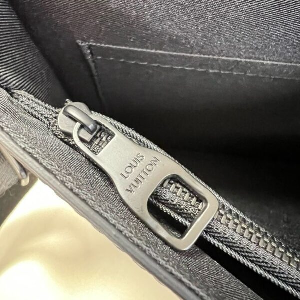 Louis Vuitton messenger