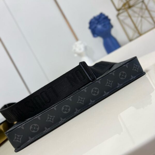 Louis Vuitton messenger