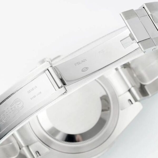 GMT-Master II 40 Silver / Green / Black