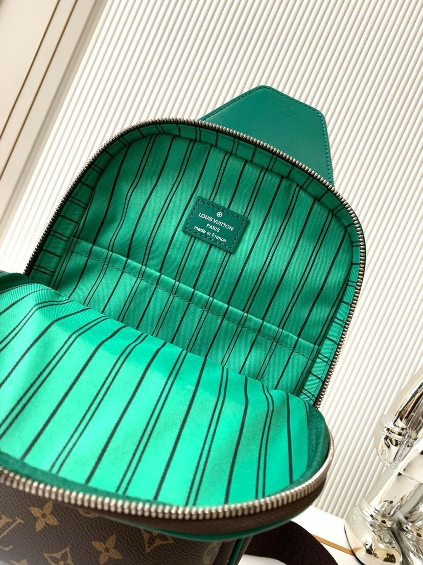 Louis Vuitton Avenue Slingbag