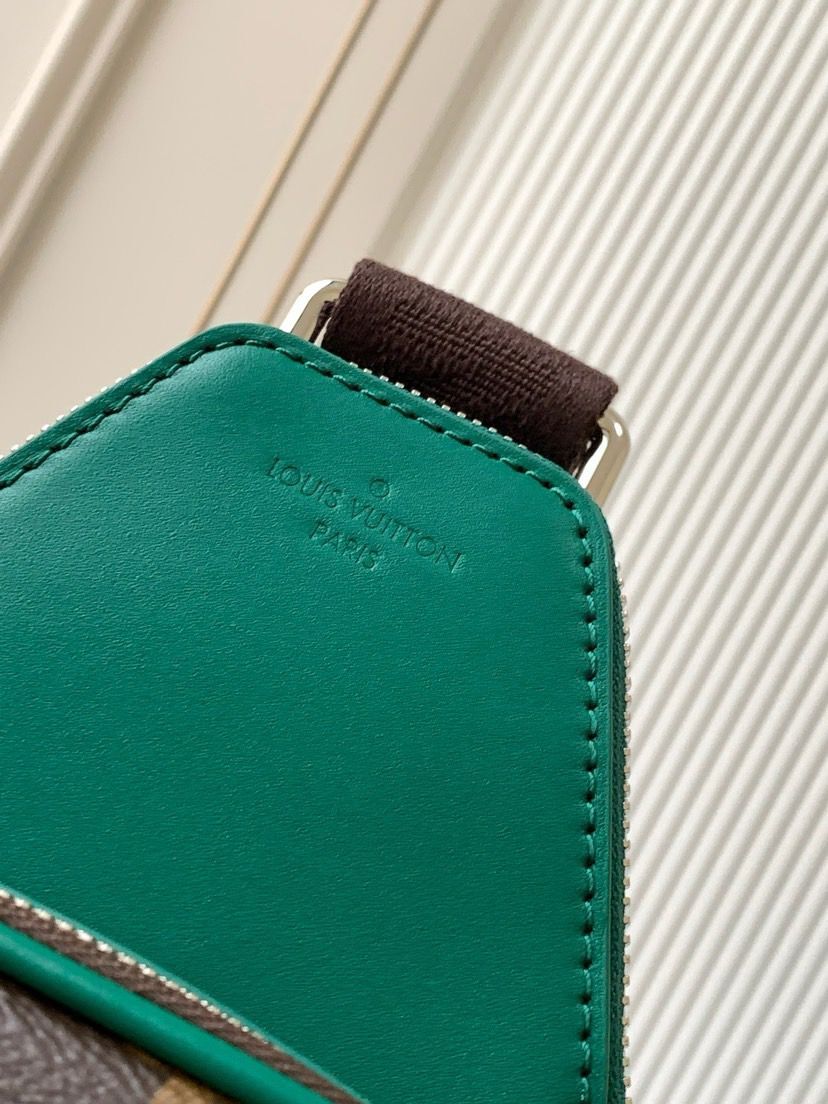 Louis Vuitton Avenue Slingbag