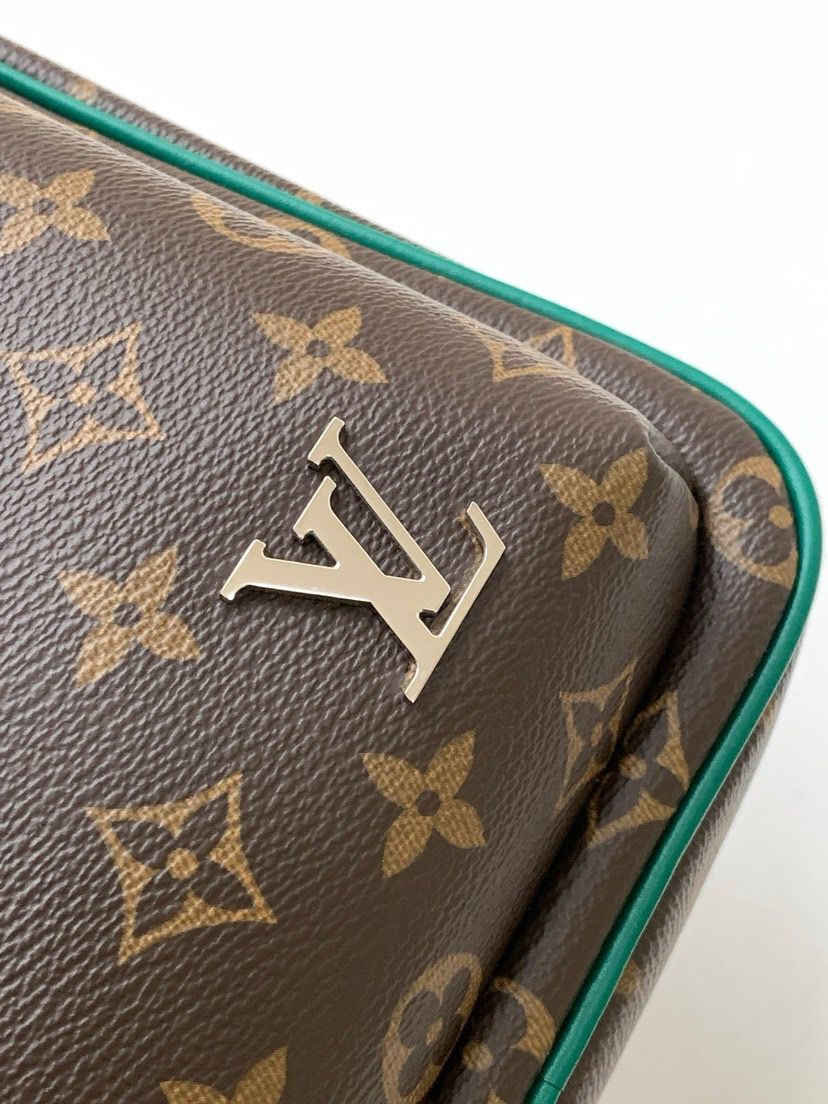 Louis Vuitton Avenue Slingbag