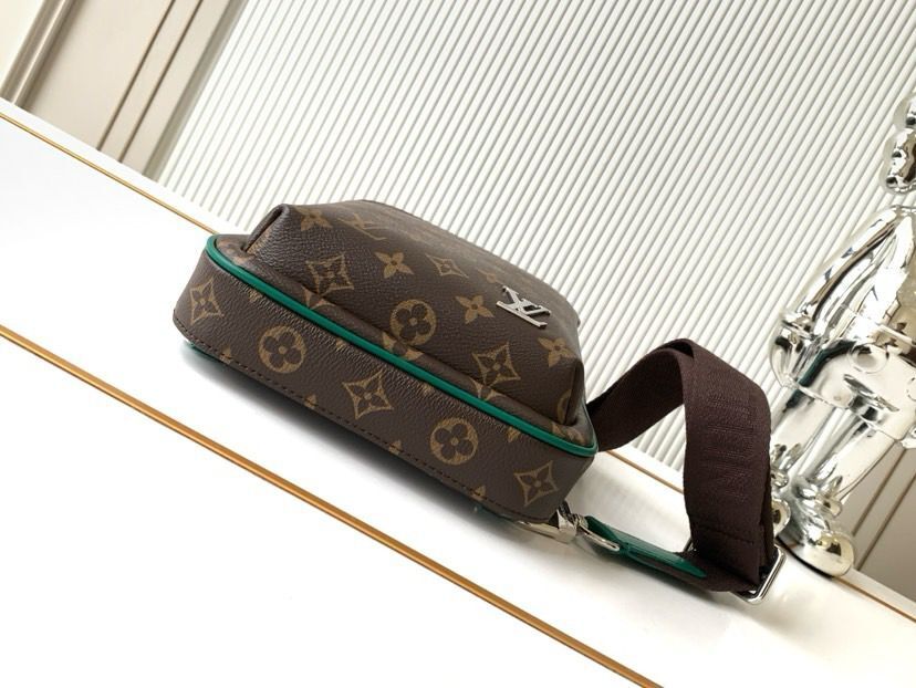 Louis Vuitton Avenue Slingbag