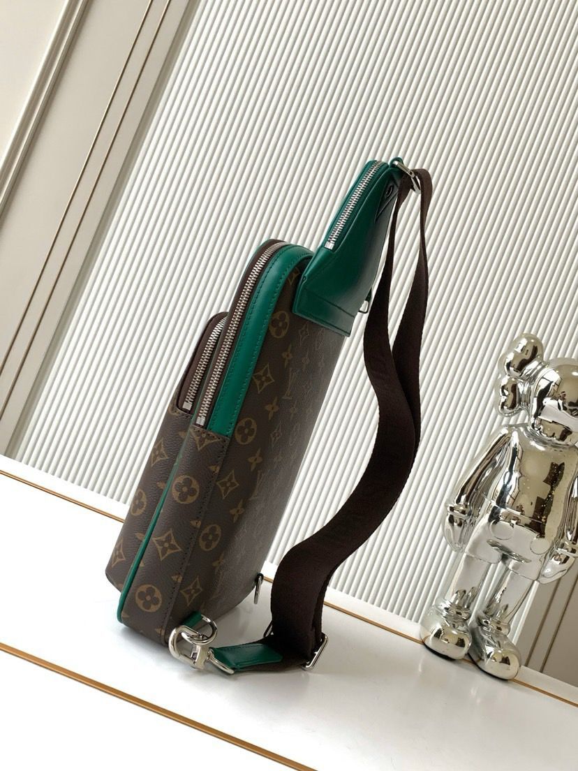 Louis Vuitton Avenue Slingbag