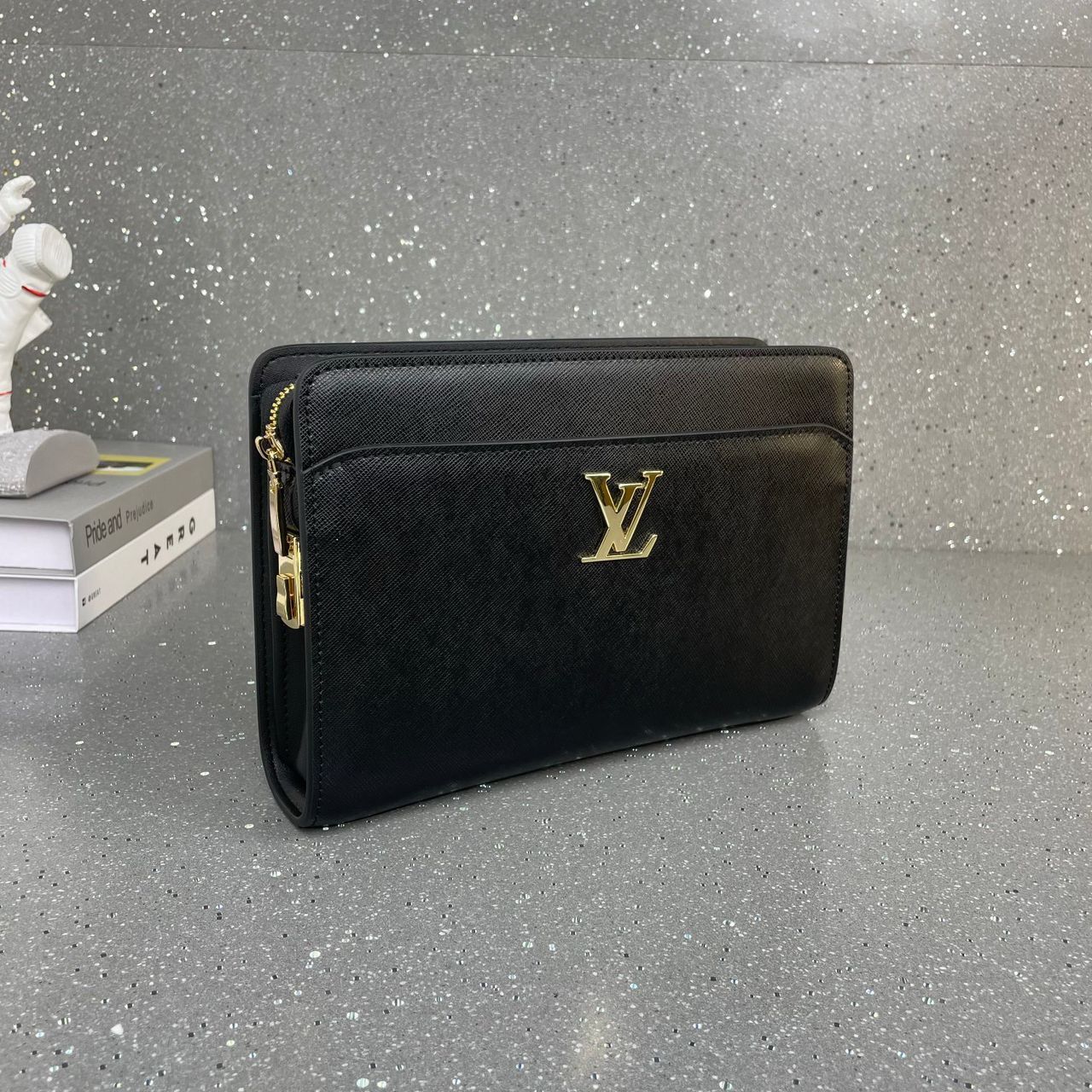 Louis Vuitton Calfskin Lock Me Zippy - Black - Slika 5