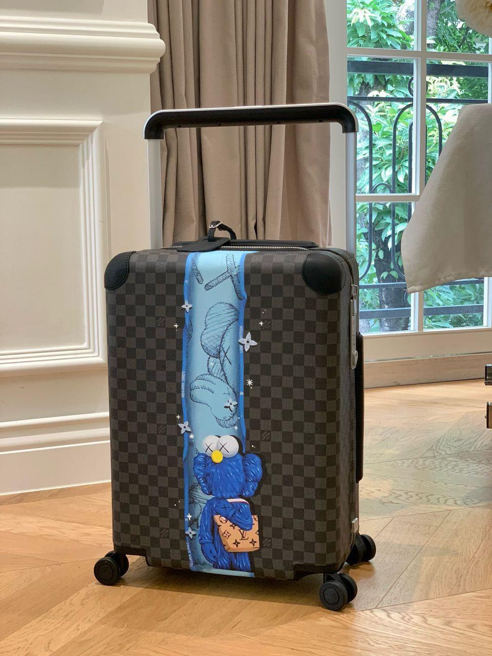 Louis Vuitton black brown Kofer KAWS - Slika 11