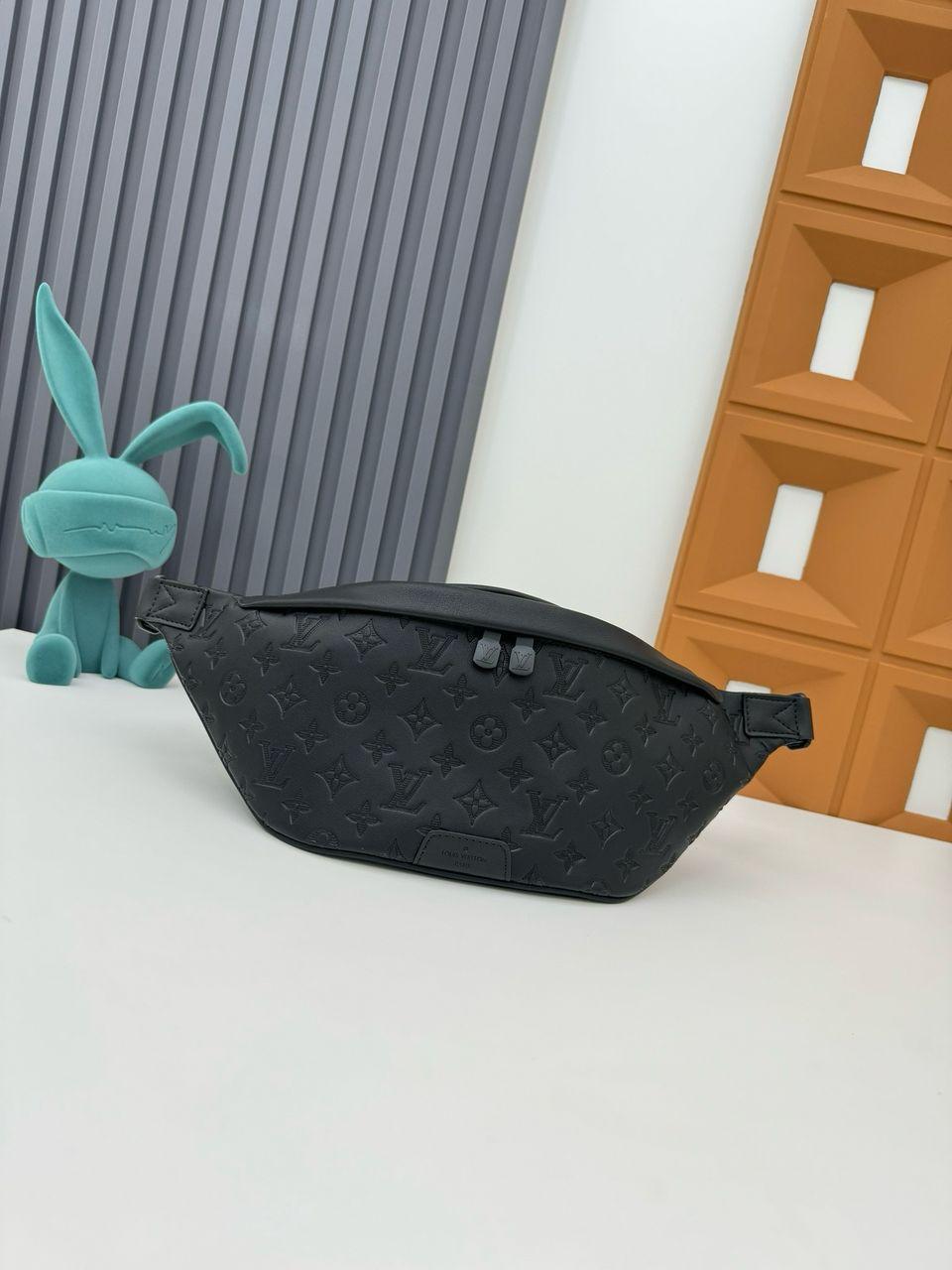 Louis Vuitton Discovery Bumbag