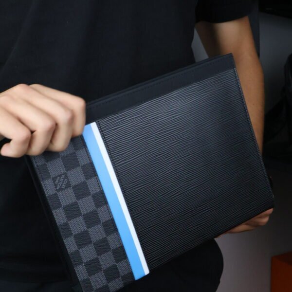 LOUIS VUITTON Pochette Voyage MM Graphite Damier