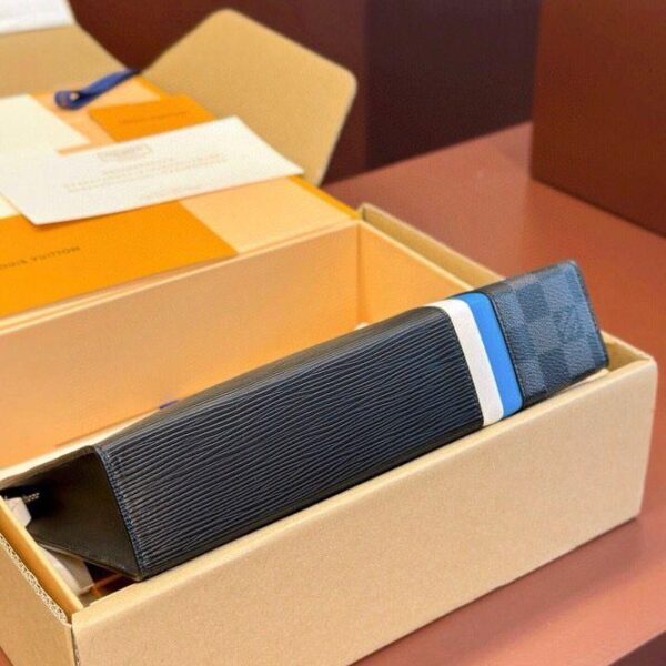 LOUIS VUITTON Pochette Voyage MM Graphite Damier