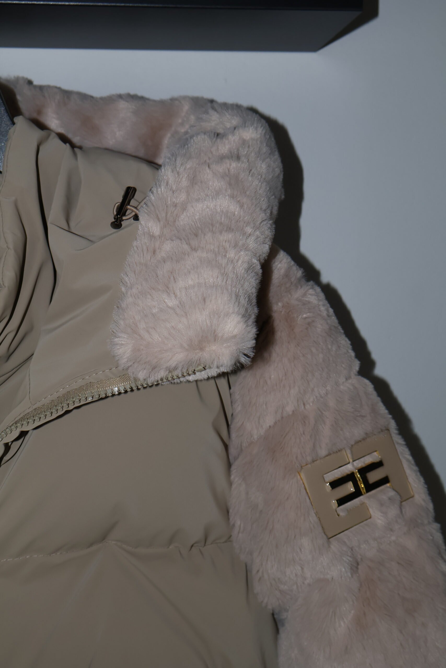 Elisabetta Franchi Beige Down Jakna - Slika 8