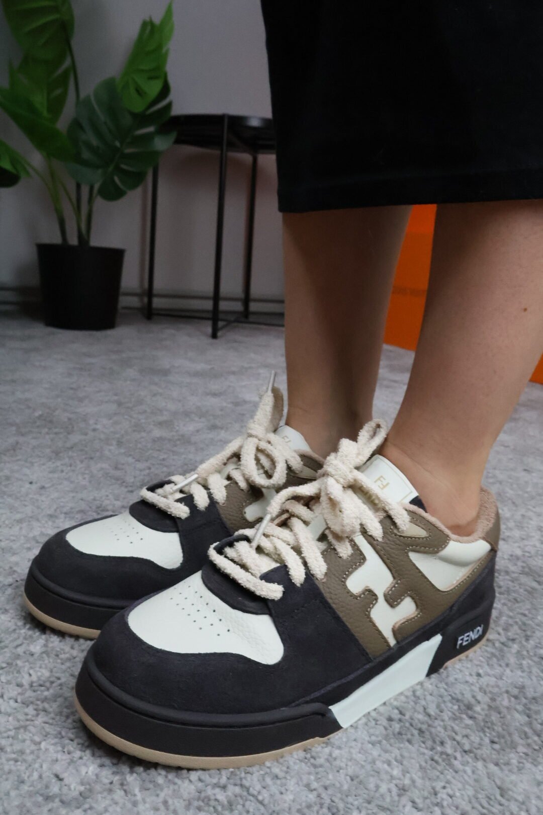 Fendi "Brown White" - Slika 4