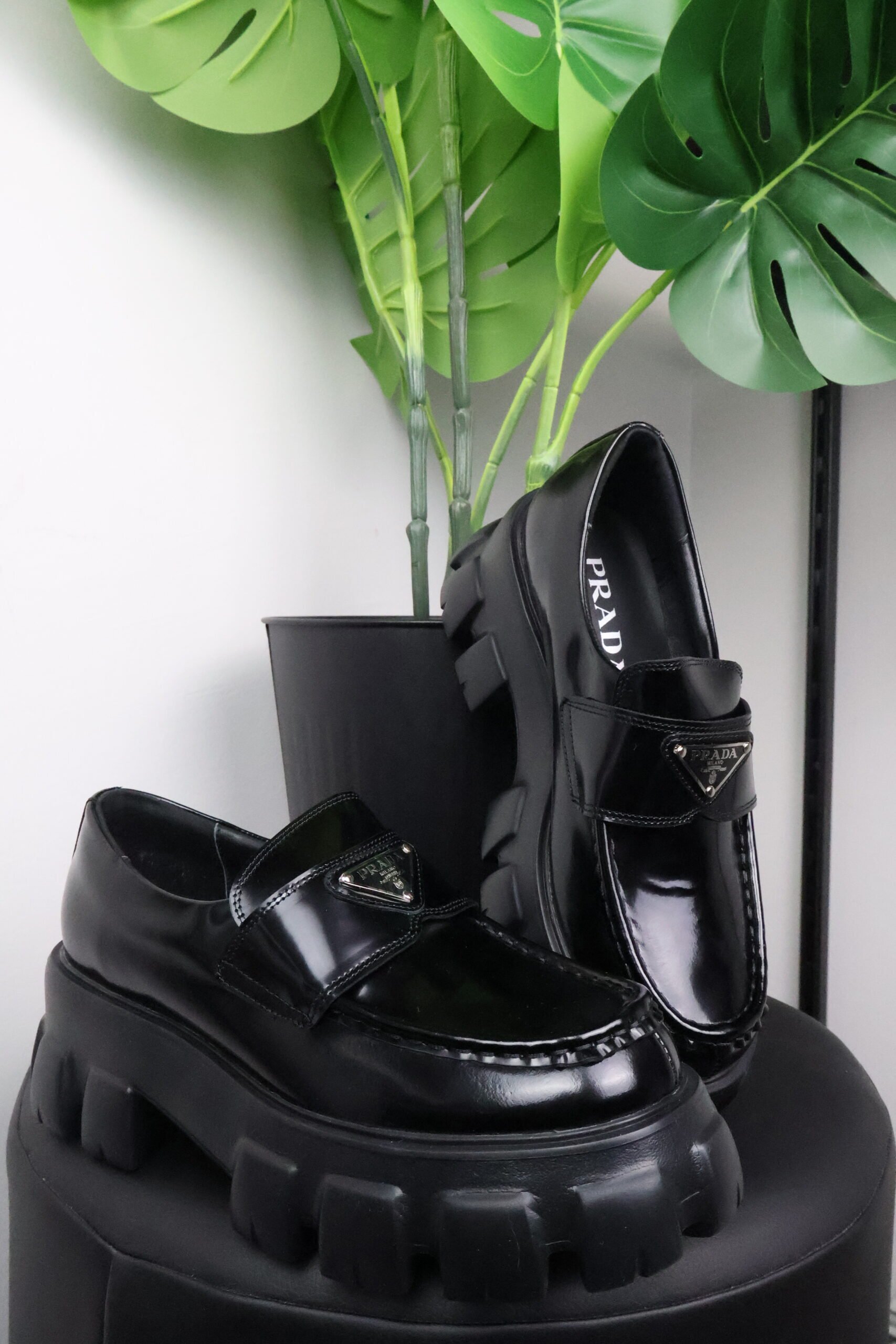 Prada Monolith leather Loafers Black - Slika 2
