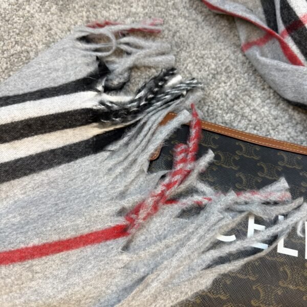 Burberry Šal Grey/Black/Red/White