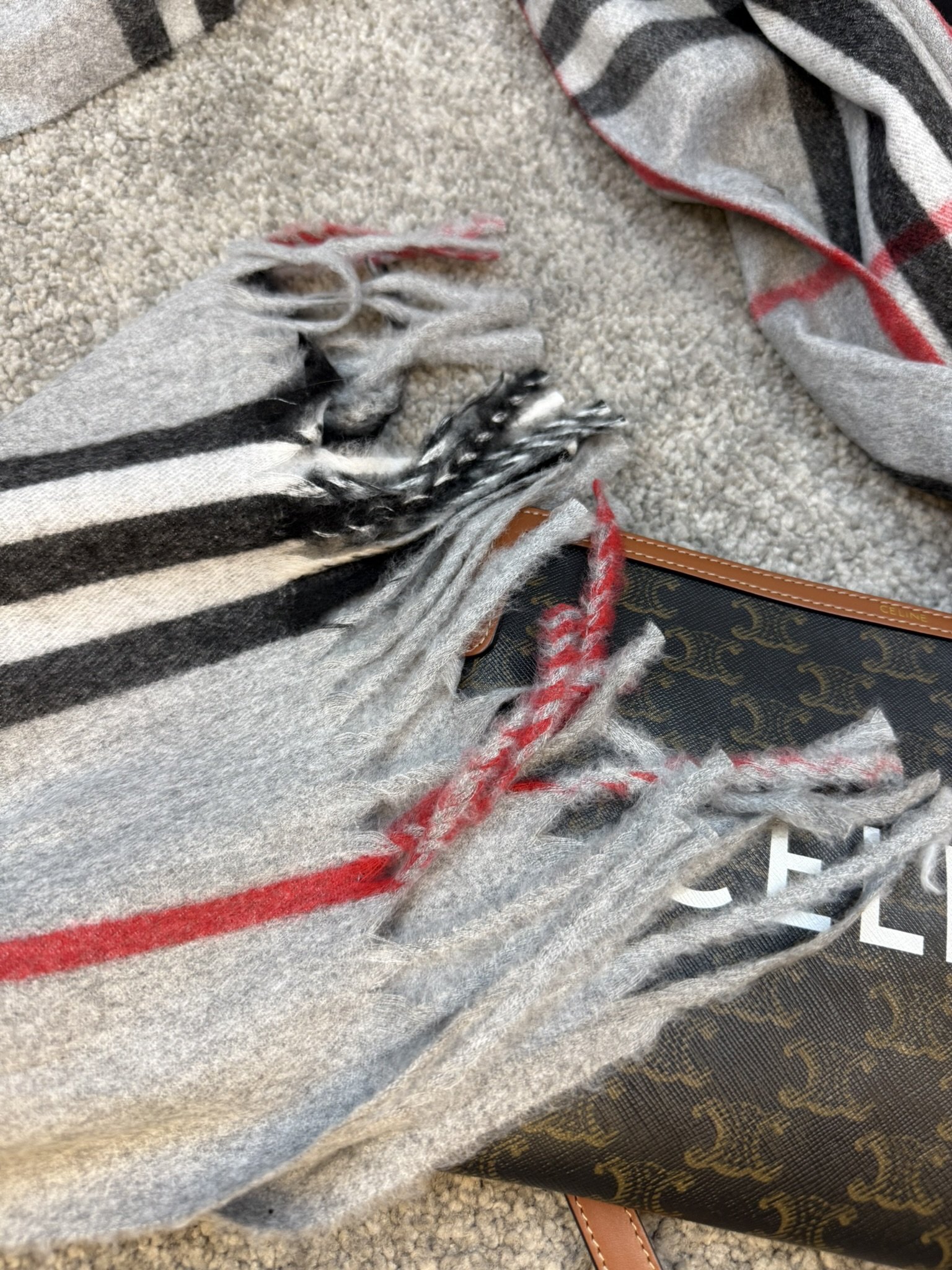 Burberry Šal Grey/Black/Red/White - Slika 5