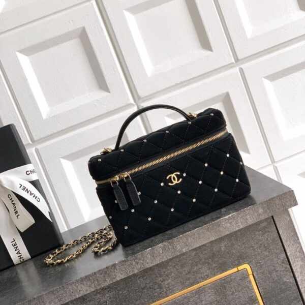 CHANEL Vanity With Chain - Velvet Black