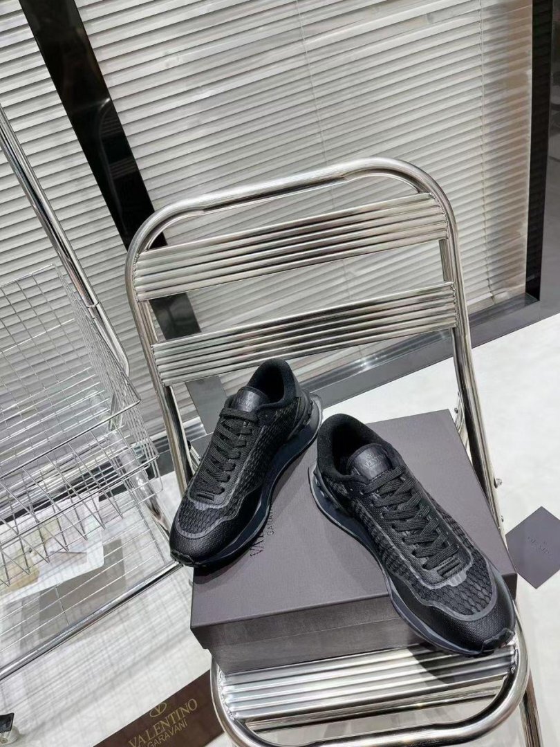 Valentino Garavani Netrunner "Black" - Slika 9