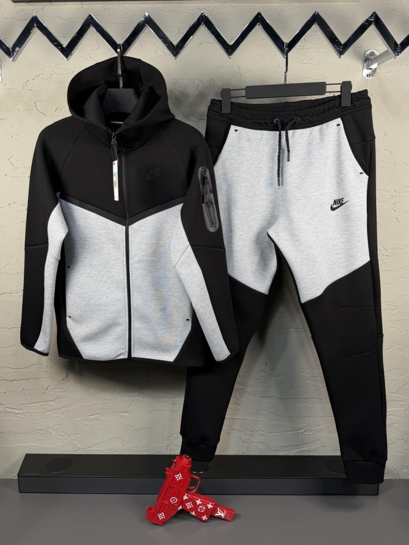 Komplet Nike Tech Fleece "Black-Light Gray"
