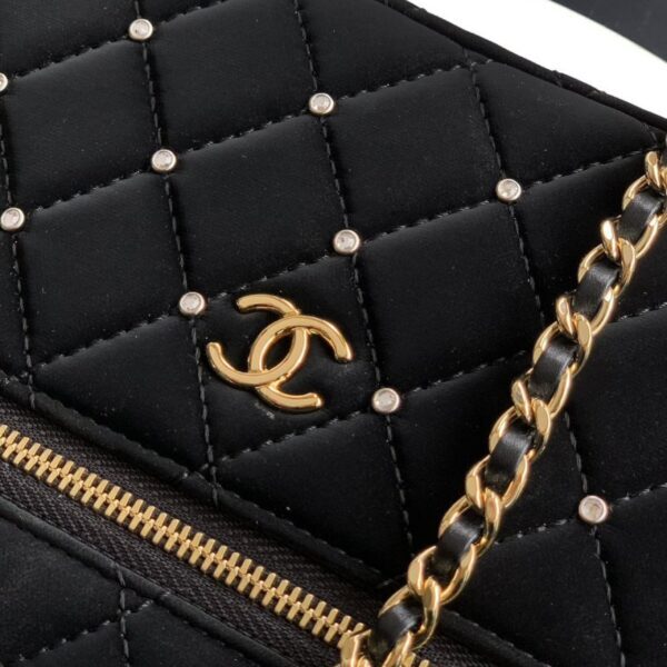 CHANEL Vanity With Chain - Velvet Black