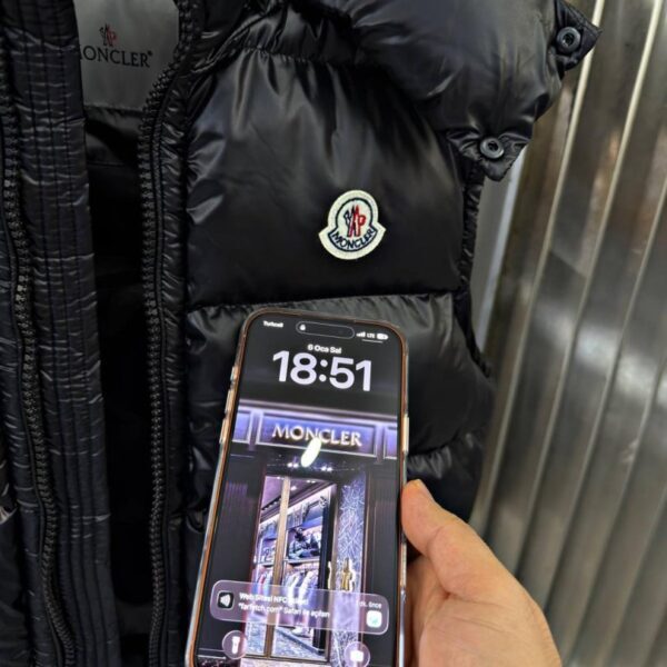 Moncler Black Bormes Hooded Down Prsluk "Black"