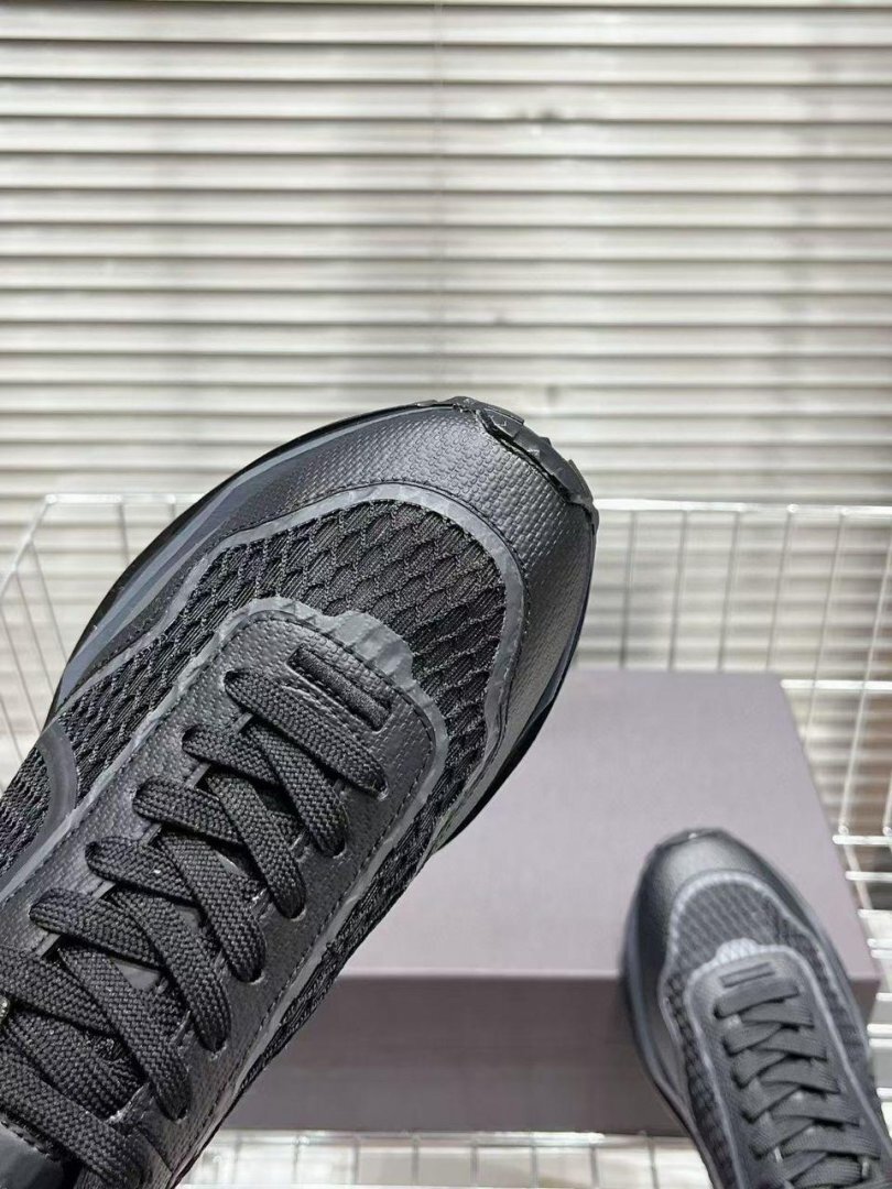 Valentino Garavani Netrunner "Black" - Slika 7