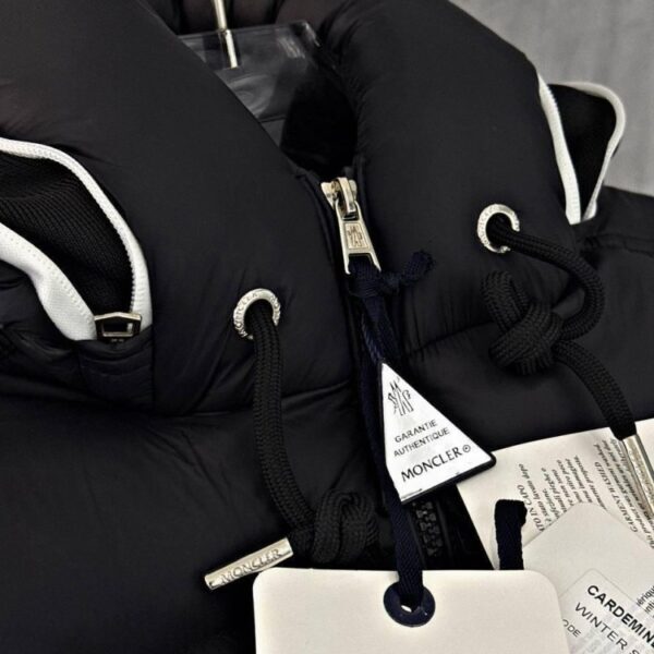 Cardamine Hooded Down Prsluk "Black"