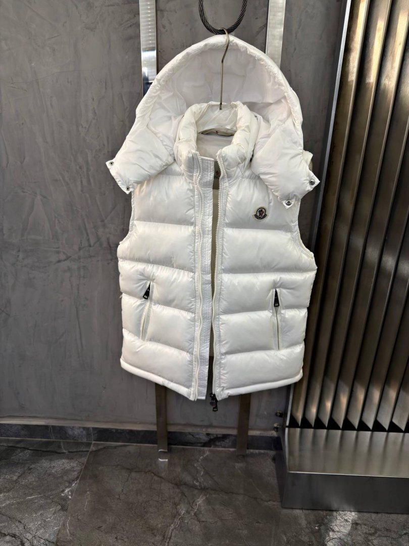 Moncler Black Bormes Hooded Down Prsluk "White"