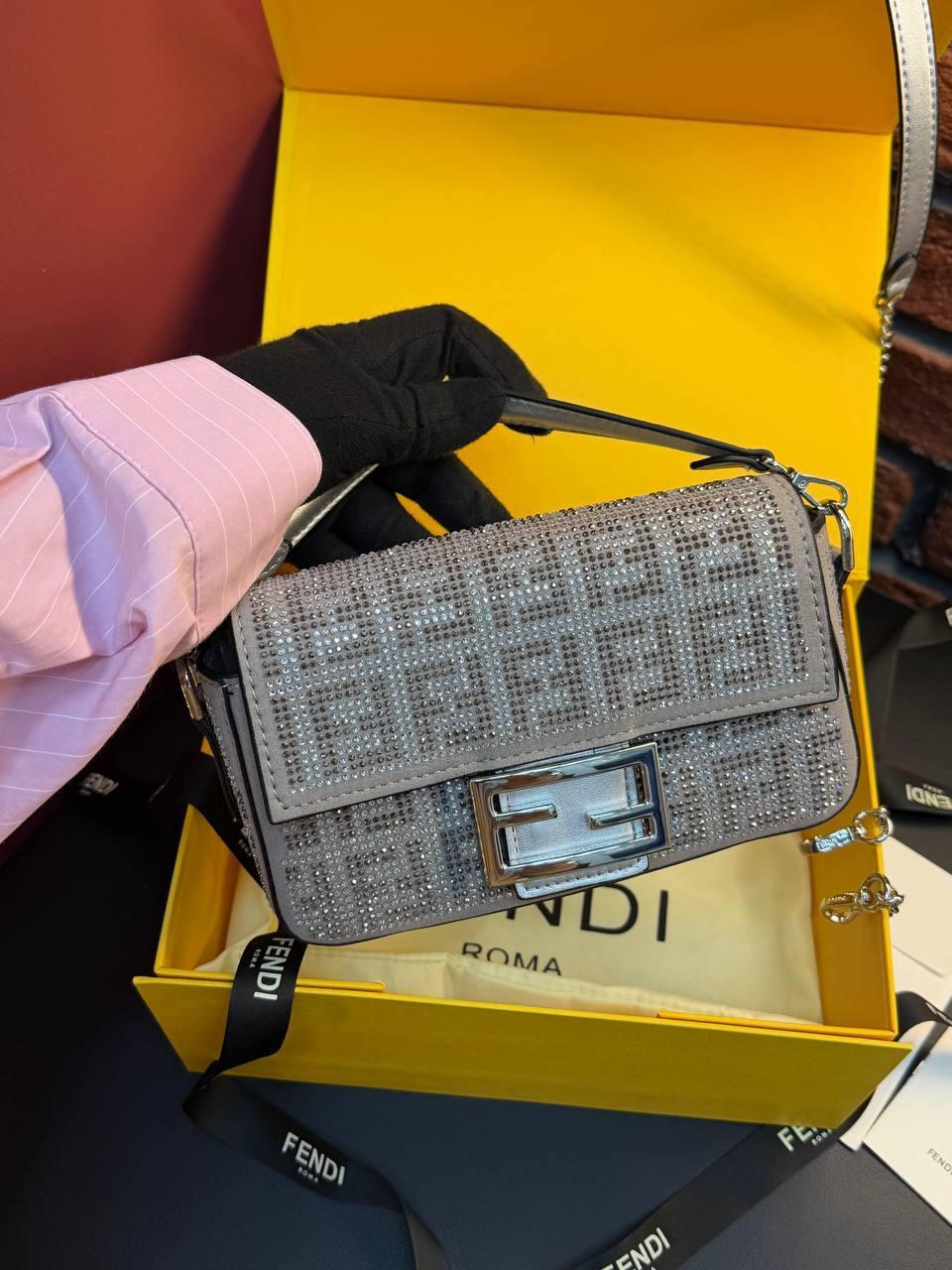 Fendi Mini Baguette Bag - Slika 3