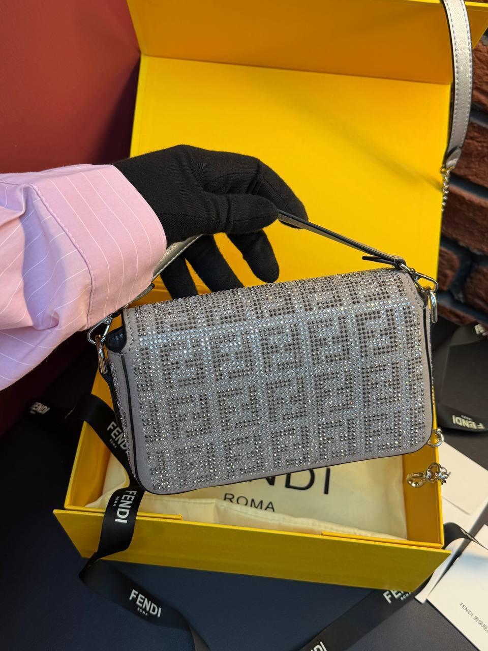 Fendi Mini Baguette Bag - Slika 10