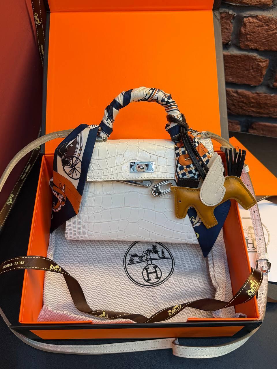 Hermes Kelly 19 "White"