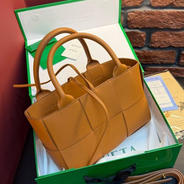 Bottega Veneta Arco Tote Bag "Brown"