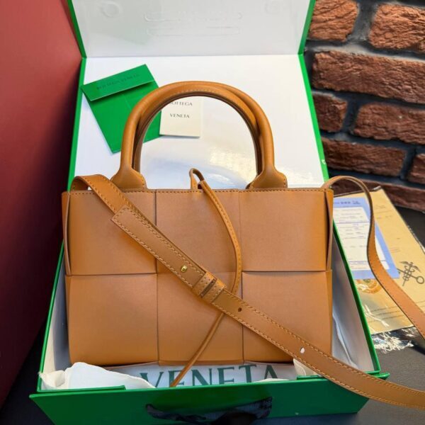 Bottega Veneta Arco Tote Bag "Brown"