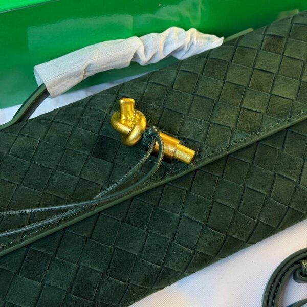 Bottega Veneta Andiamo Clutch "Green"