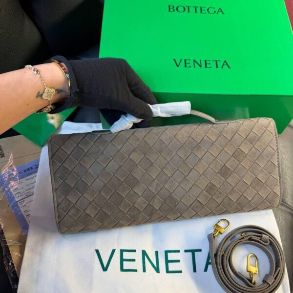 Bottega Veneta Andiamo Clutch "Beige"
