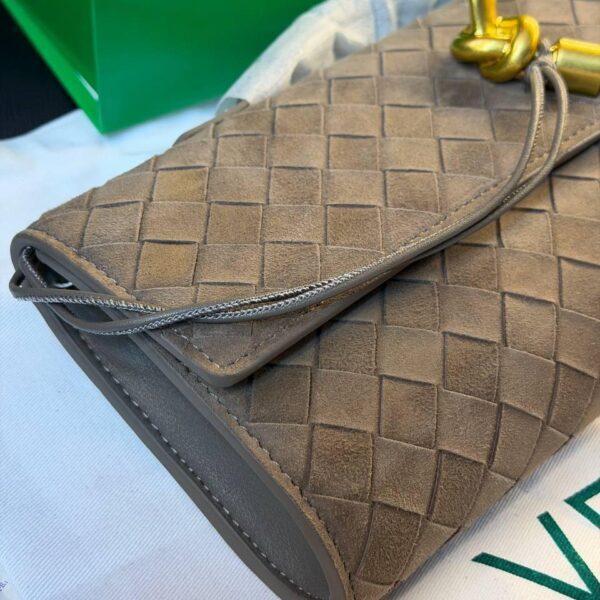 Bottega Veneta Andiamo Clutch "Beige"