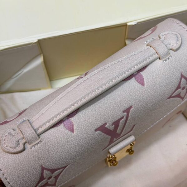 Louis Vuitton Pochette Métis East West Monogram Canvas v2