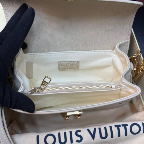 Louis Vuitton Pochette Métis East West Monogram Canvas v2