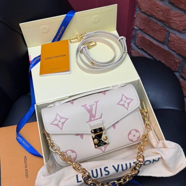 Louis Vuitton Pochette Métis East West Monogram Canvas v2