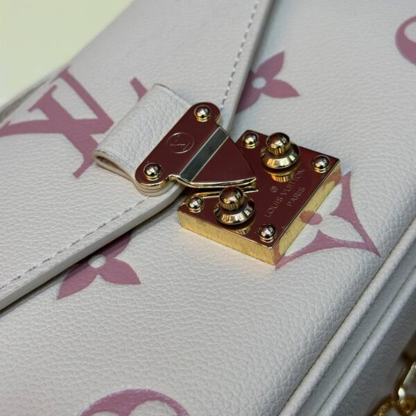 Louis Vuitton Pochette Métis East West Monogram Canvas v2