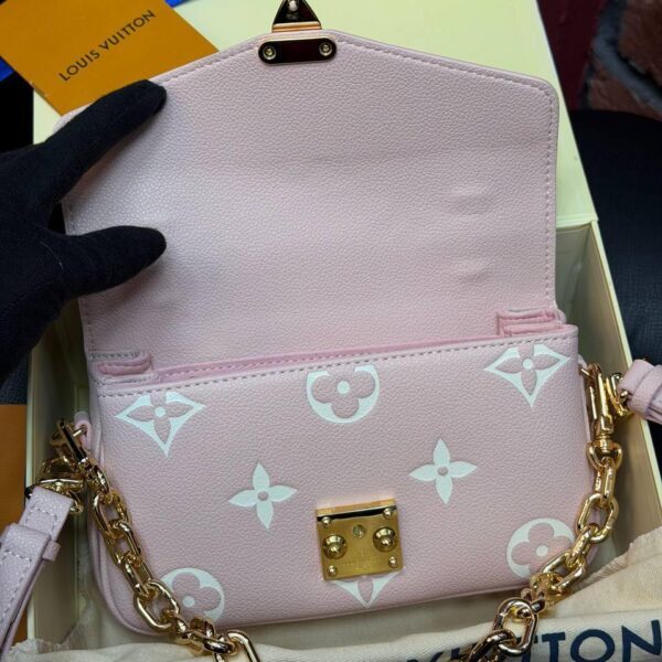 Louis Vuitton Pochette Métis East West Monogram Canvas v3