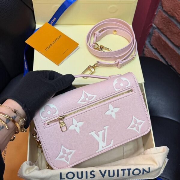Louis Vuitton Pochette Métis East West Monogram Canvas v3