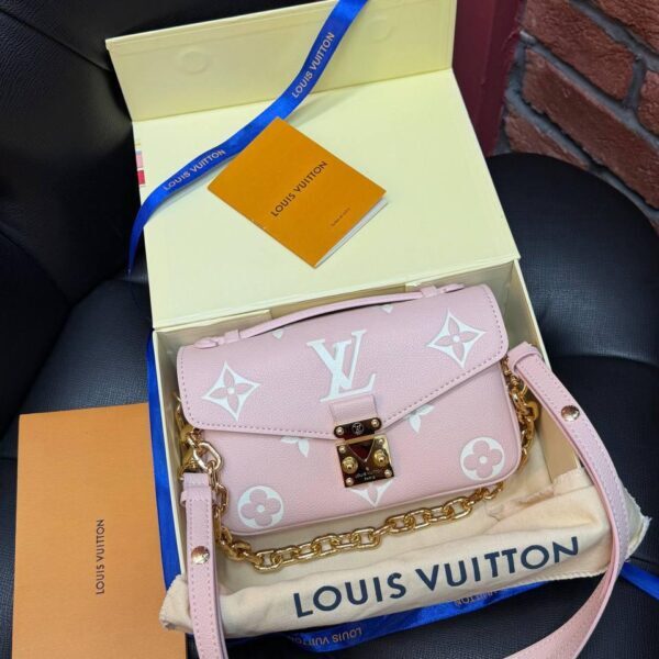 Louis Vuitton Pochette Métis East West Monogram Canvas v3