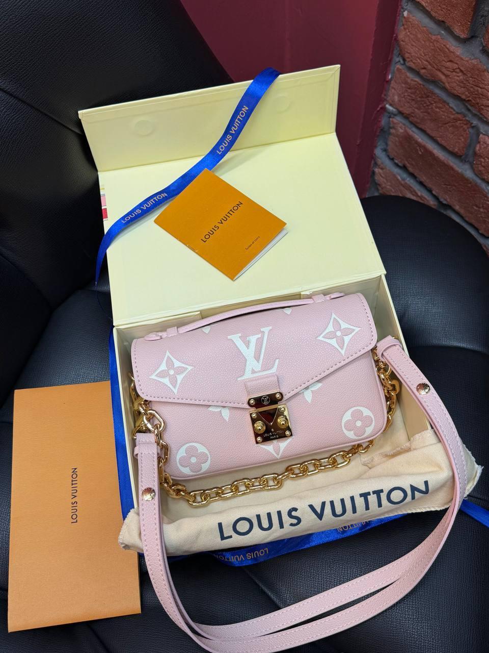 Louis Vuitton Pochette Métis East West Monogram Canvas v3