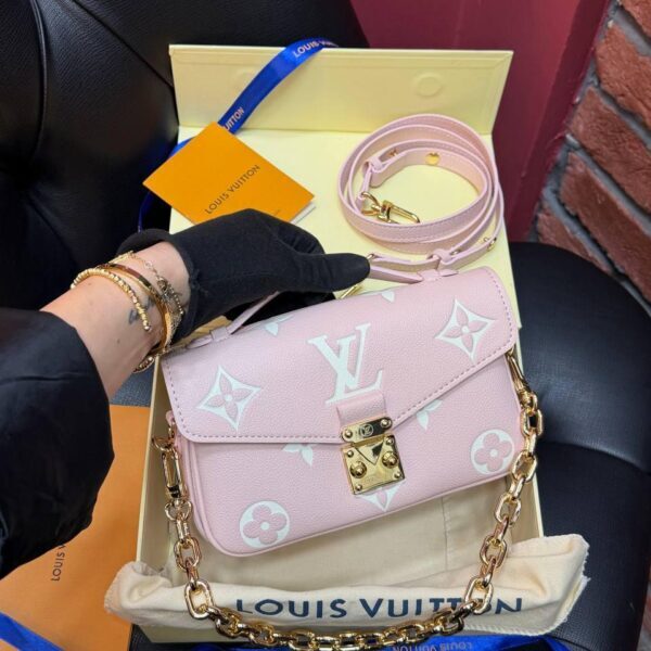 Louis Vuitton Pochette Métis East West Monogram Canvas v3