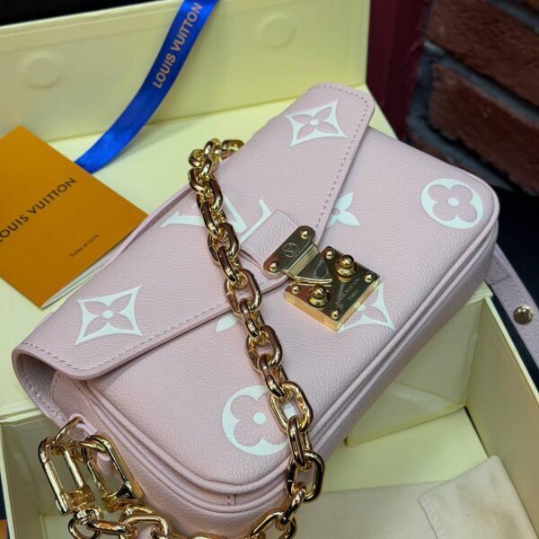 Louis Vuitton Pochette Métis East West Monogram Canvas v3