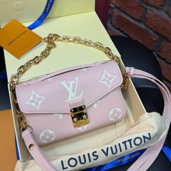 Louis Vuitton Pochette Métis East West Monogram Canvas v3