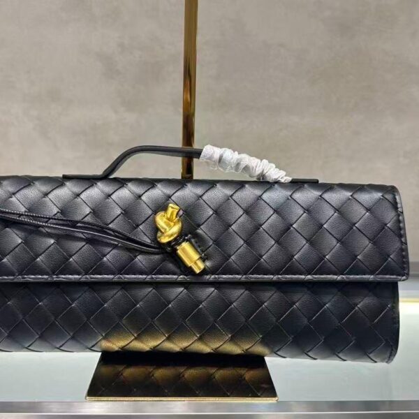 Bottega Veneta Andiamo Clutch "Black"
