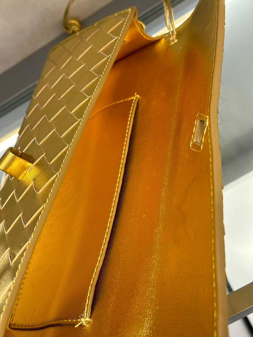 Bottega Veneta Andiamo Clutch "Gold" - Slika 2